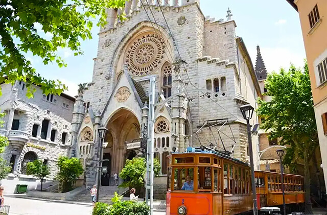 soller-mallorca-spain-train1